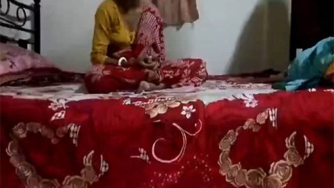 Desi Bengali housewife fingering pussy