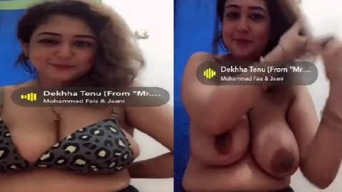 Busty bhabhi removing bra and nude show for lover