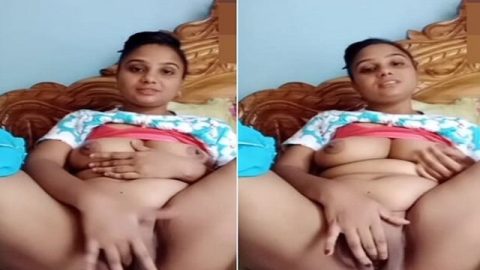 Chubby bhabhi fingering cunt in horny mood viral MMS