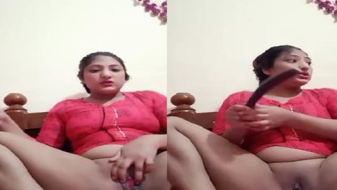 Horny girlfriend masturbating xxx pussy with rod