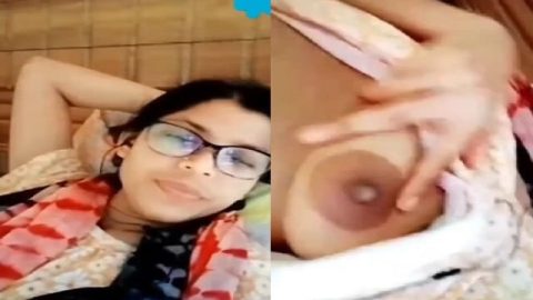 Innocent bhabhi boob show to ex-boyfriend viral MMS