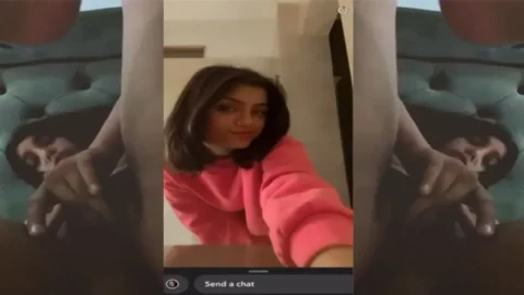Snapchat Beautiful Sexy Gf Showing And Horny Fingering Desi Porn MMS
